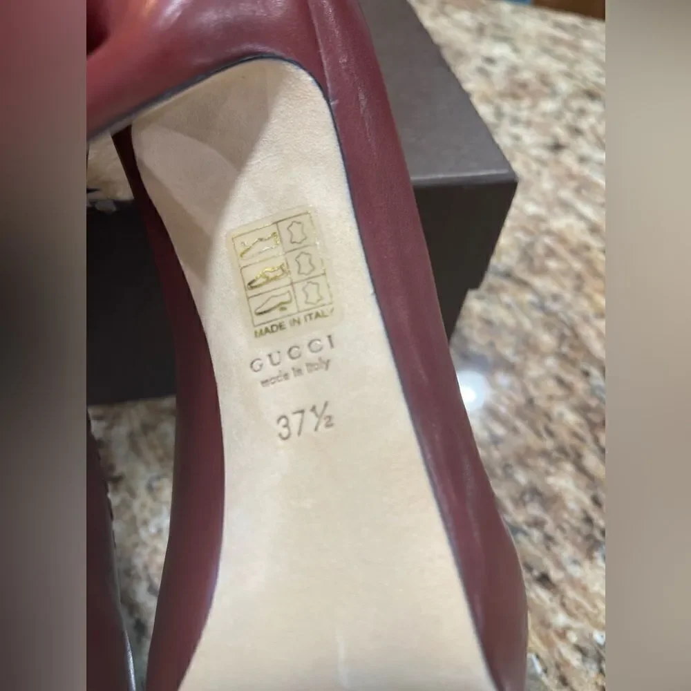 Gucci Leather Saddle Soft Red Desert Whipstitch Trim Pumps Size: 7.5. Like new.